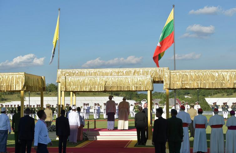 Nay Pyi Taw, 28 novembre: Viaggio Apostolico di Papa Francesco in Myanmar e Bangladesh (26/11 – 2/12), cerimonia di benvenuto in Myanmar