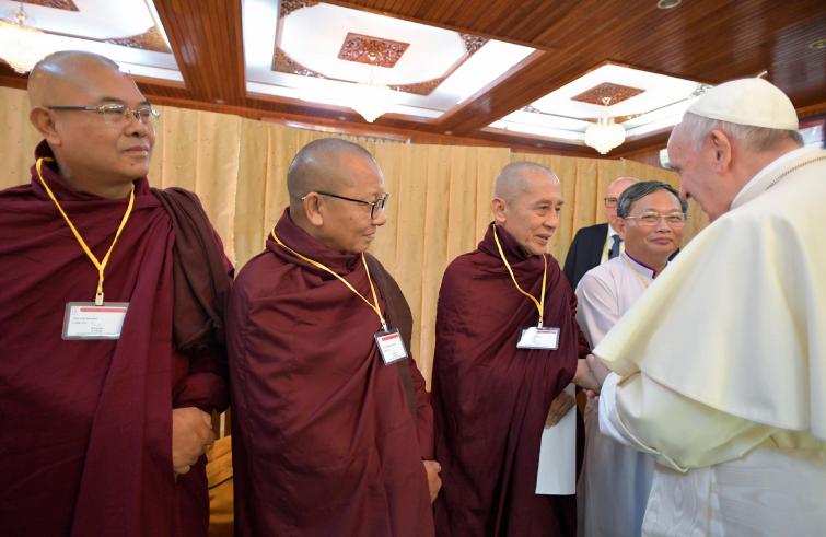 Yangon, 28 novembre: Viaggio Apostolico in Myanmar e Bangladesh (26/11 – 2/12), Papa Francesco incontra in Arcivescovado i leader religiosi del Myanmar