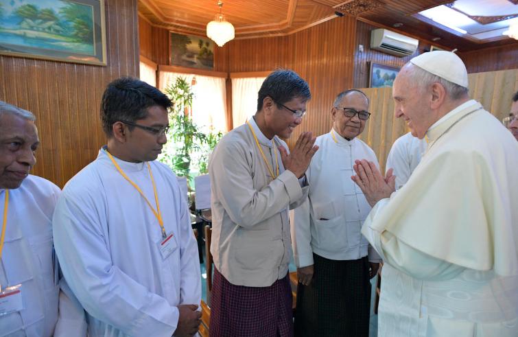 Yangon, 28 novembre: Viaggio Apostolico in Myanmar e Bangladesh (26/11 – 2/12), Papa Francesco incontra in Arcivescovado i leader religiosi del Myanmar