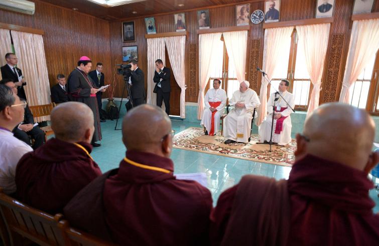 Yangon, 28 novembre: Viaggio Apostolico in Myanmar e Bangladesh (26/11 – 2/12), Papa Francesco incontra in Arcivescovado i leader religiosi del Myanmar