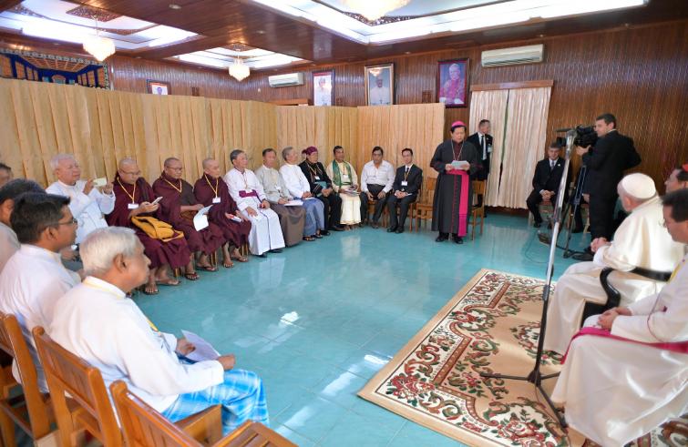 Yangon, 28 novembre: Viaggio Apostolico in Myanmar e Bangladesh (26/11 – 2/12), Papa Francesco incontra in Arcivescovado i leader religiosi del Myanmar