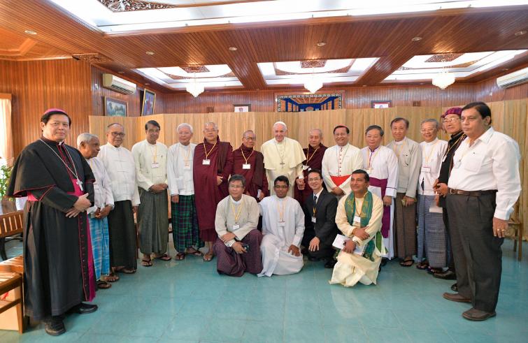 Yangon, 28 novembre: Viaggio Apostolico in Myanmar e Bangladesh (26/11 – 2/12), Papa Francesco incontra in Arcivescovado i leader religiosi del Myanmar