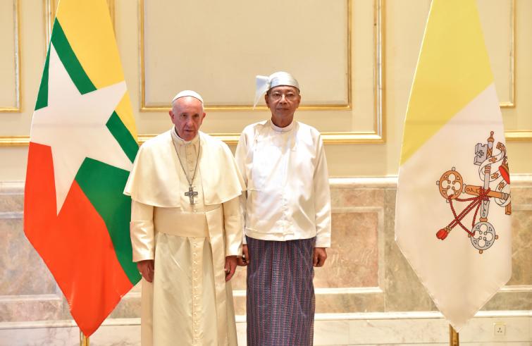 Nay Pyi Taw, 28 novembre: Viaggio Apostolico di Papa Francesco in Myanmar e Bangladesh (26/11 – 2/12), visita di cortesia al Presidente della Repubblica dell’Unione del Myanmar