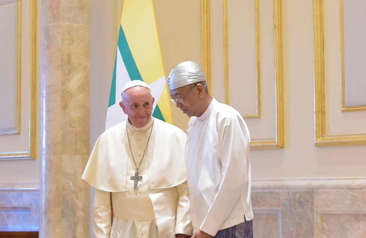 Nay Pyi Taw, 28 novembre: Viaggio Apostolico di Papa Francesco in Myanmar e Bangladesh (26/11 – 2/12), visita di cortesia al Presidente della Repubblica dell’Unione del Myanmar