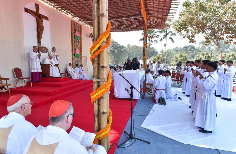 Dhaka, 1 dicembre: Viaggio Apostolico di Papa Francesco in Myanmar e Bangladesh (26/11 – 2/12), Santa Messa e Ordinazione presbiterale nel Suhrawardy Udyan Park