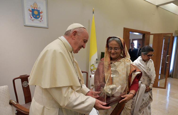 Dhaka, 1 dicembre: Viaggio Apostolico di Papa Francesco in Myanmar e Bangladesh (26/11 – 2/12), visita del Primo Ministro nella Nunziatura Apostolica