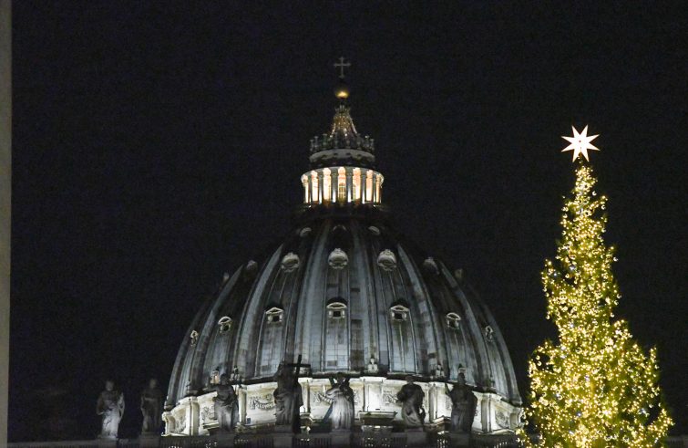 Vaticano (piazza san Pietro), 7 dicembre 2018: inaugurazione del presepe Sand Nativity e dell'albero di natale